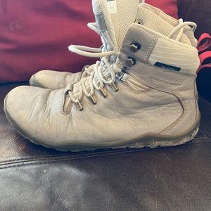 Vivobarefoot tracker boots 38